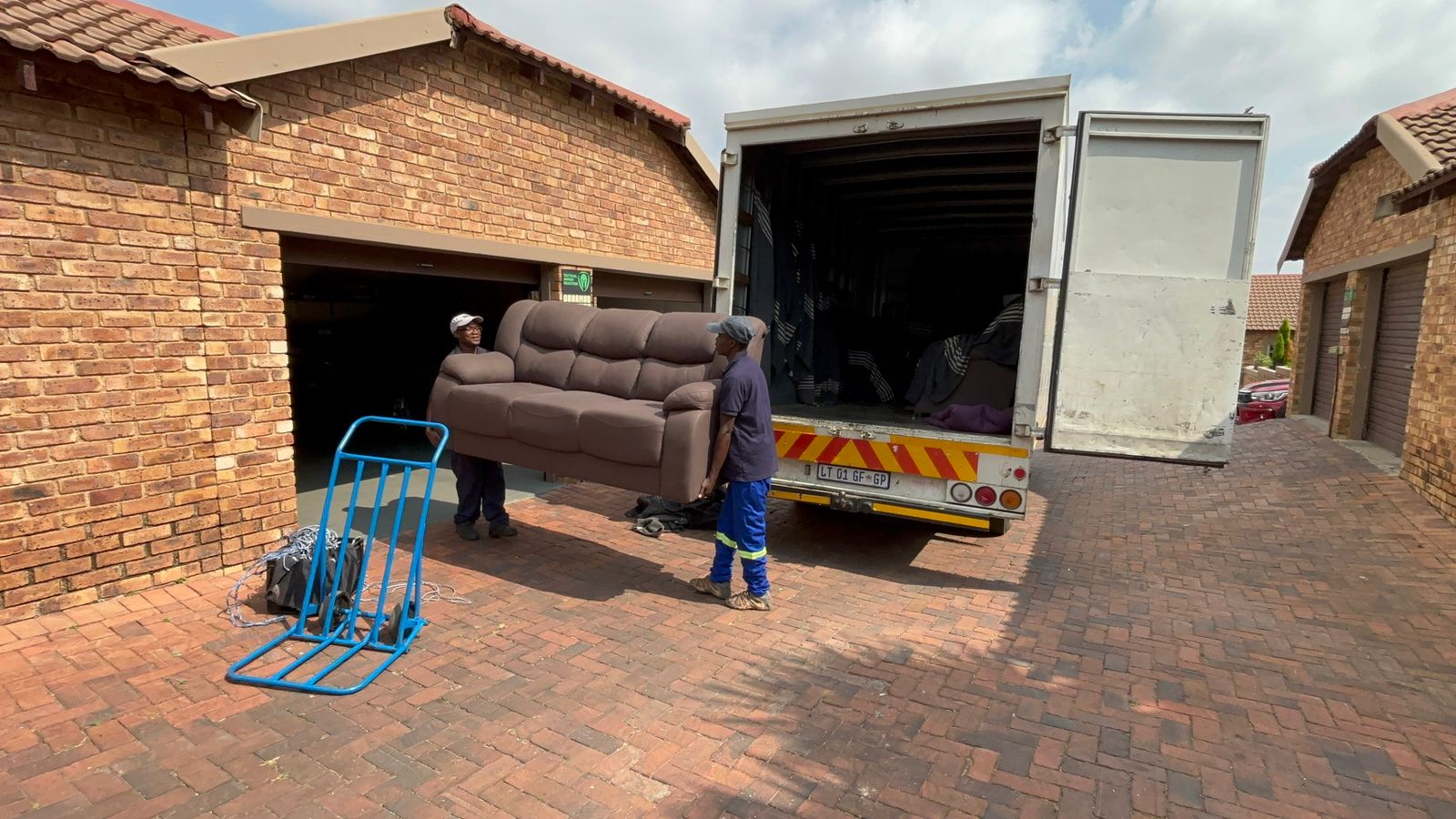 Careful sofa moving and handling by professional movers Johannesburg